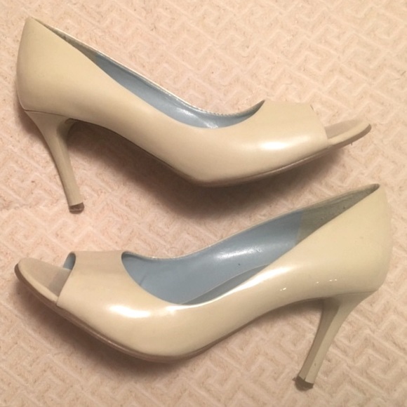 Nine West patent leather heels Size 6 1/2M Open Toe Barbiecore Light Cream Color - Picture 14 of 14